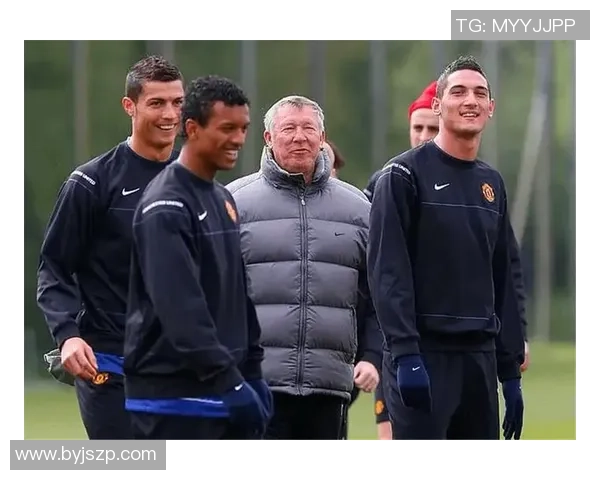 足球三十三号球星盘点：历届足坛名将与当代传奇球员一览